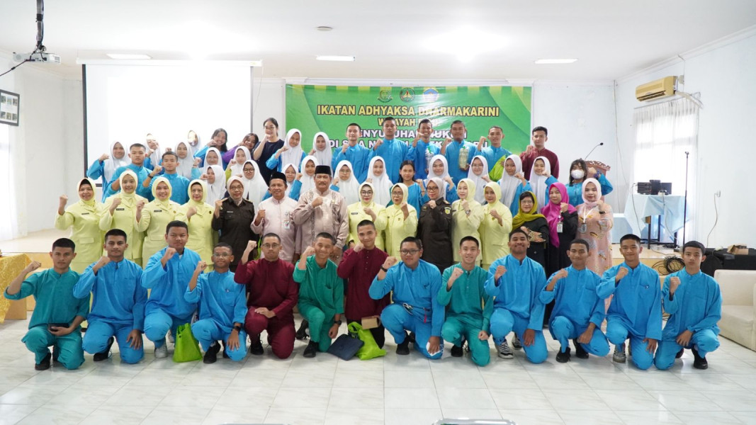 Ikatan Adhyaksa Dharmakarini Riau Melaksanakan Kegiatan Penyuluhan Hukum di SMA Negeri 8 Pekanbaru