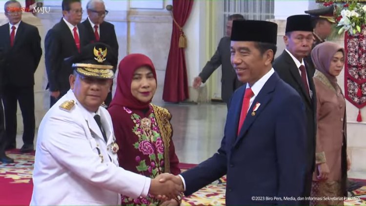 Presiden Jokowi Resmi Lantik Edi Natar Nasution Jadi Gubernur Riau