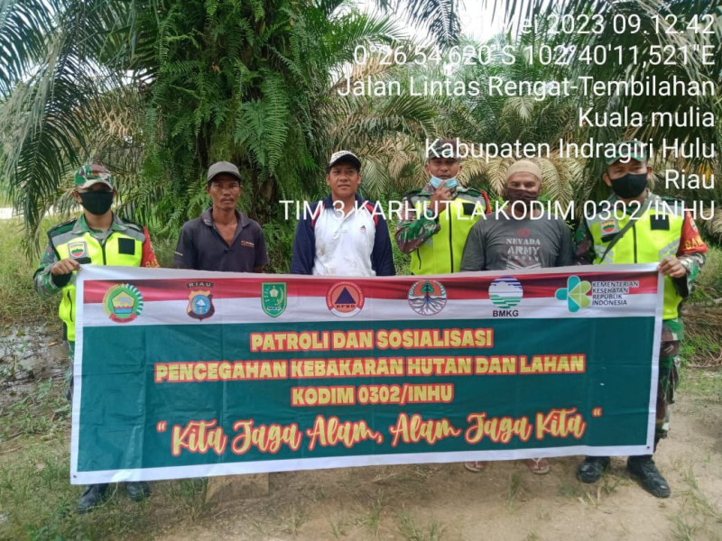Sosialisasi Karhutla Anggota Koramil 01/Rengat Kodim 0302/Inhu Rutin Melaksanakan Patroli