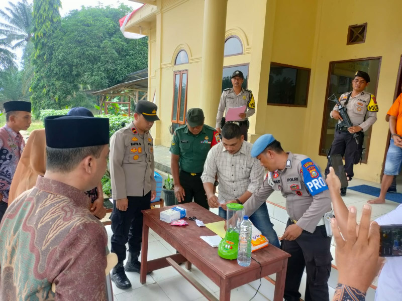 Dihadiri Upika dan Tersangka, Polsek Simpang Kanan Blender 6,32Gram BB Sabu