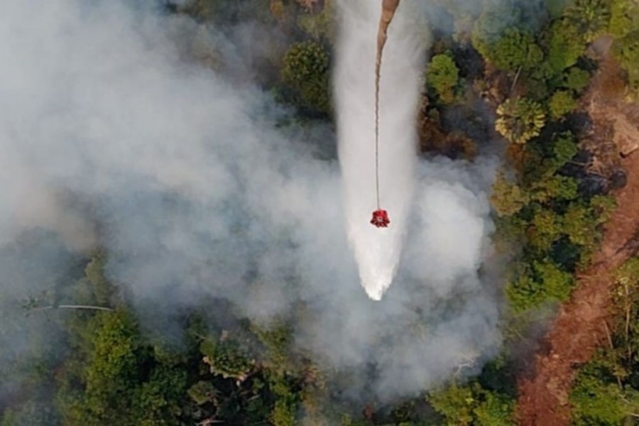 213 Titik Hotspot Terdeteksi di Bengkalis, Helikopter Water Bombing, OMC, Hingga Alat Berat Dikerahkan