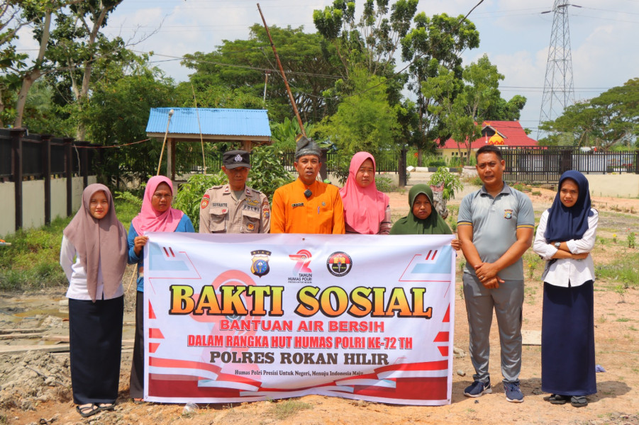 Sambut HUT Humas Polri ke 72, Polres Rokan Hilir Bhakti Sosial Bantuan Air Bersih Kepada Masyarakat Batu Hampar