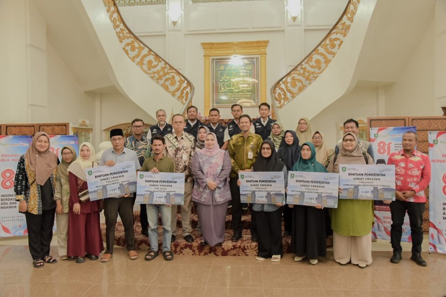 Bupati Bengkalis Serahkan Bantuan Chest Freezer, Dorong Penguatan Usaha Pengolahan Hasil Perikanan Masyarakat