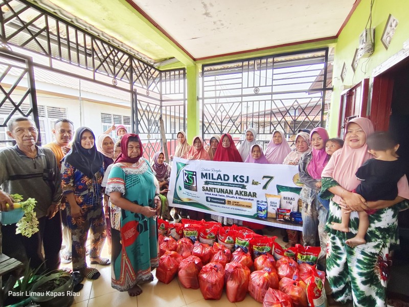 Dalam Rangka Milad ke-7, KSJ Riau Bagikan Paket Sembako untuk Warga Panipahan Rohil