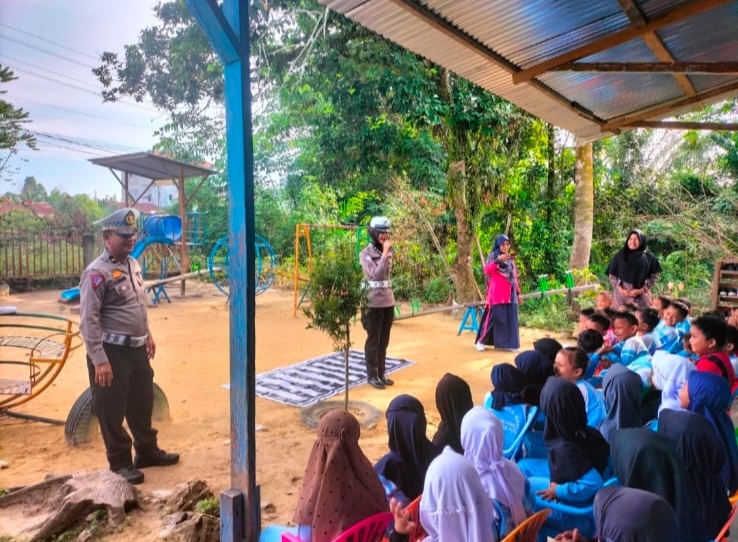Edukasi Usia Dini, Satlantas Polres Rohil Gelar Polsanak di RA Permata Hati