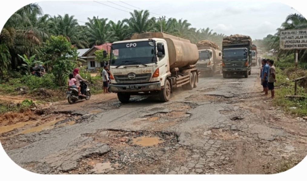 Jalan Dalu-Dalu–Simpang Kanteh Terancam Rusak Akibat Maraknya Truk Bertonase Besar
