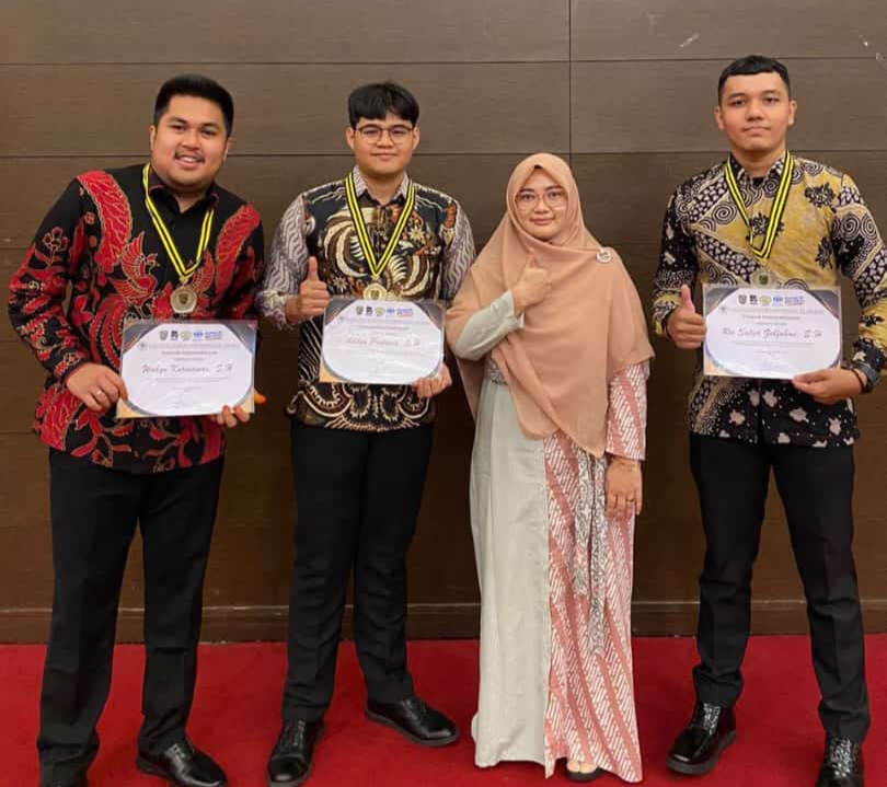 Perdana, Tiga Mahasiswa Lulus Sarjana Hukum di Universitas Islam Riau Tanpa Skripsi