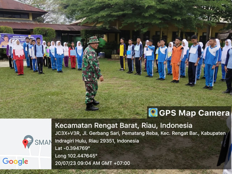 Babinsa Desa Talang Jerinjing Berikan Latihan PBB di SMAN 1 Rengat Barat