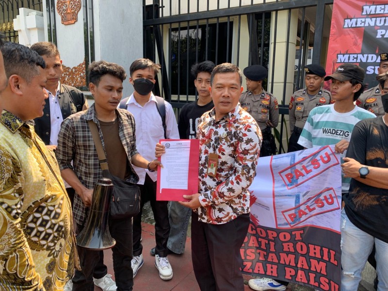 AMRB Desak Mendagri Segera Terbitkan Surat Izin Pemeriksaan Bupati Rohil pada Kasus Dugaan Ijazah Palsu