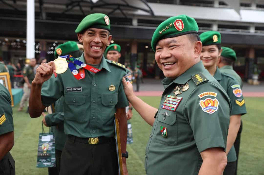 Berikan Penghargaan 19 Atlet TNI AD, Kasad : Saya Sangat Bahagia dan Bangga Terhadap Anak-Anak Saya