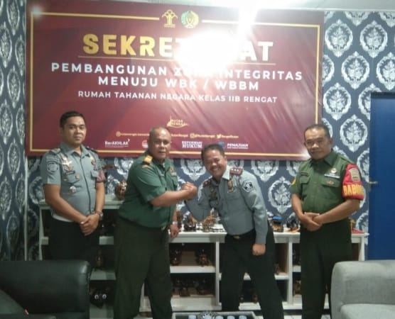 Danramil 01/Koramil Rengat Sambangi Rutan Kelas IIB Rengat - Pekan Heran