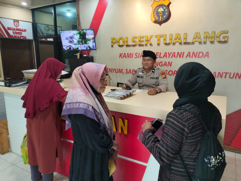Polsek Tualang Tingkatkan Pelayanan Prima Melalui Pembuatan Laporan di SPKT dan Pembuatan SKCK