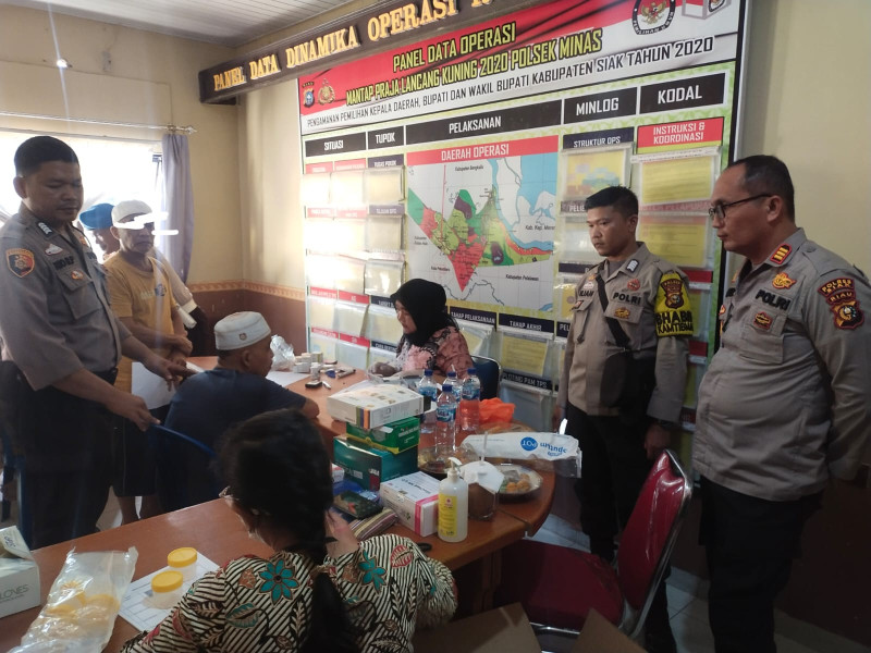 Sambut Hari Bhayangkara Ke-77, Polsek Minas Gelar Bakti Kesehatan Tahanan