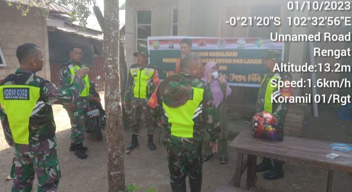 Rutin Melaksanakan Patroli Serta sosialisasi Karhutla kepada masyarakat Oleh Babinsa Koramil 01/Rengat
