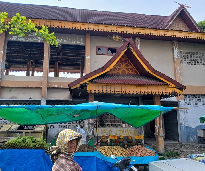 Tembok Sekolah di Belakang Pasar Higienis Dibongkar, Akses Pedagang Jalan Teratai Segera Ditata