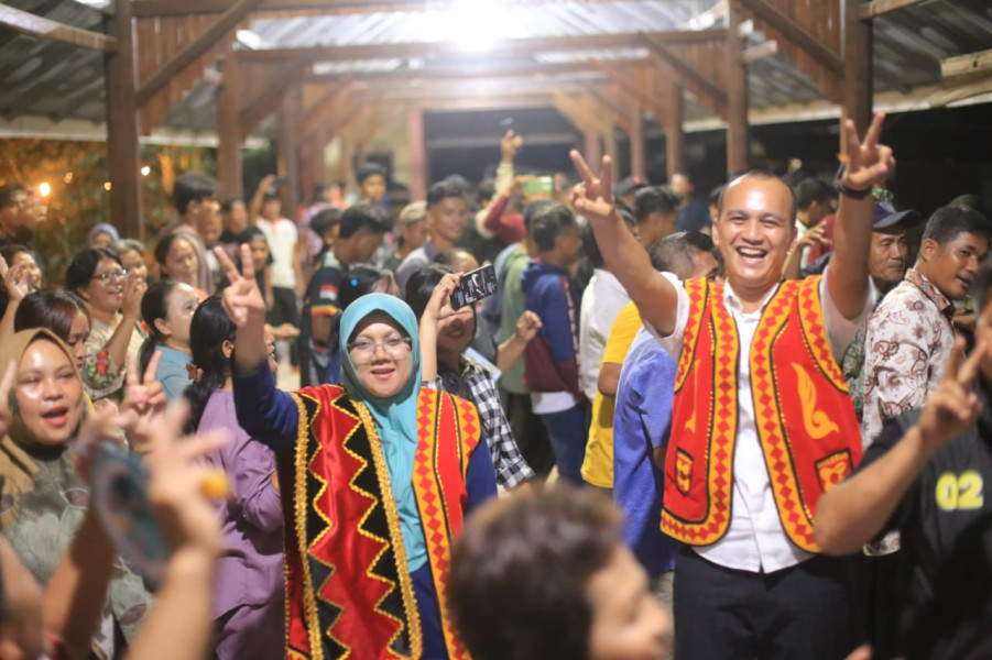 Mengharukan, Masyarakat Nias di Minas Kumpulkan Donasi Bantu Dr.Afni Jadi Bupati