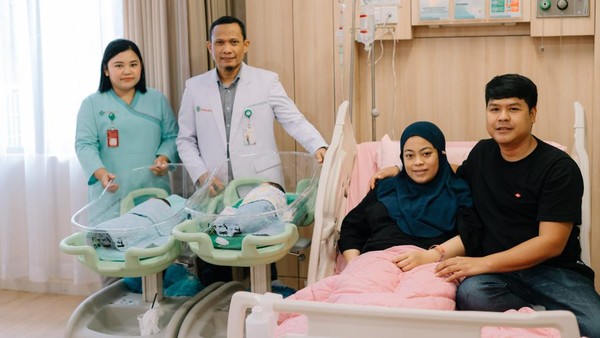 Bayi Kembar Pertama Program IVF RS Awal Bros Sudirman Pekanbaru di Riau
