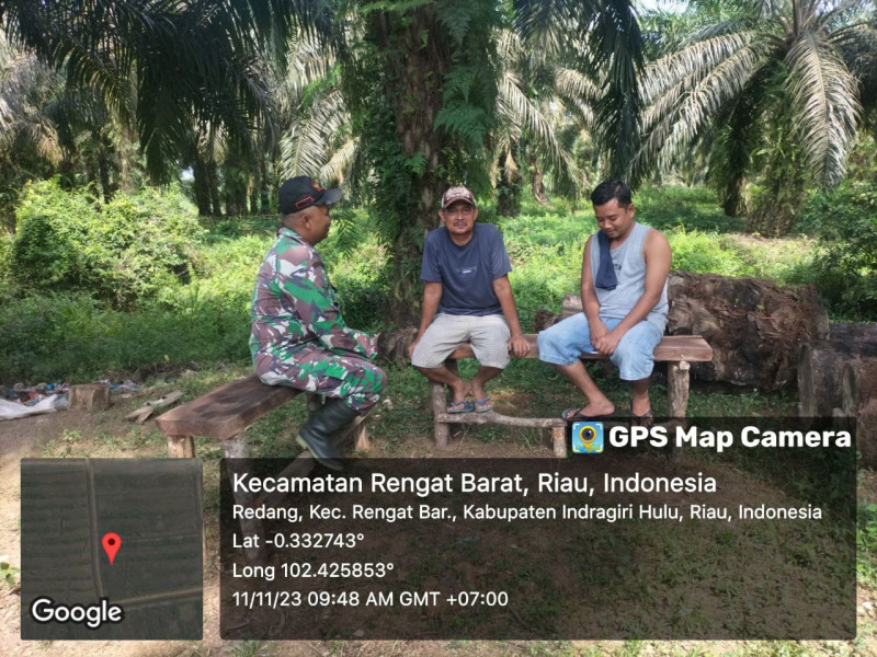 Terus Lakukan Kegiatan Komsos, Wujud Kedekatan Babinsa dengan Warga.