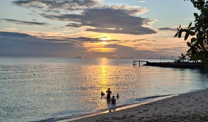 Wisatawan di Batam Diminta Perhatikan 4 Hal Ini saat Libur Lebaran di Pantai