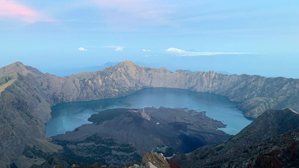 Keren! Gunung Rinjani Targetkan Pendakian Nol Sampah Mulai 2025