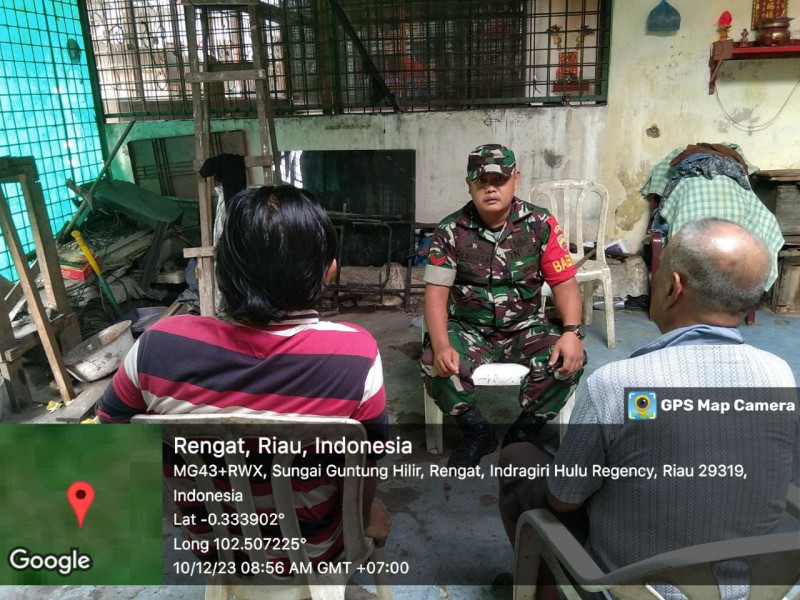 Guna Untuk Jaga Hubungan Baik, Babinsa Melaksanakan Komsos Dengan Warga