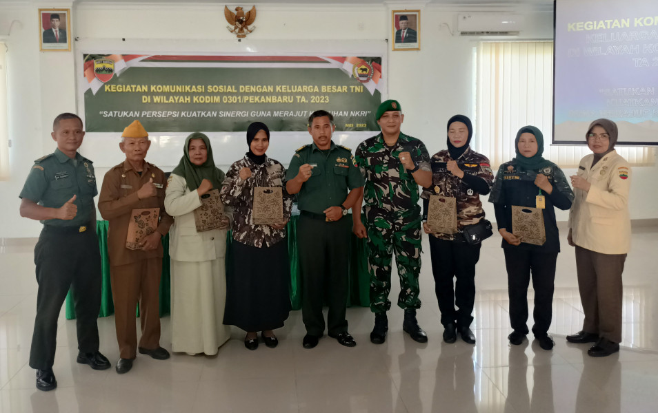 Kodim 0301/Pbr Gelar Komsos dengan Keluarga Besar TNI
