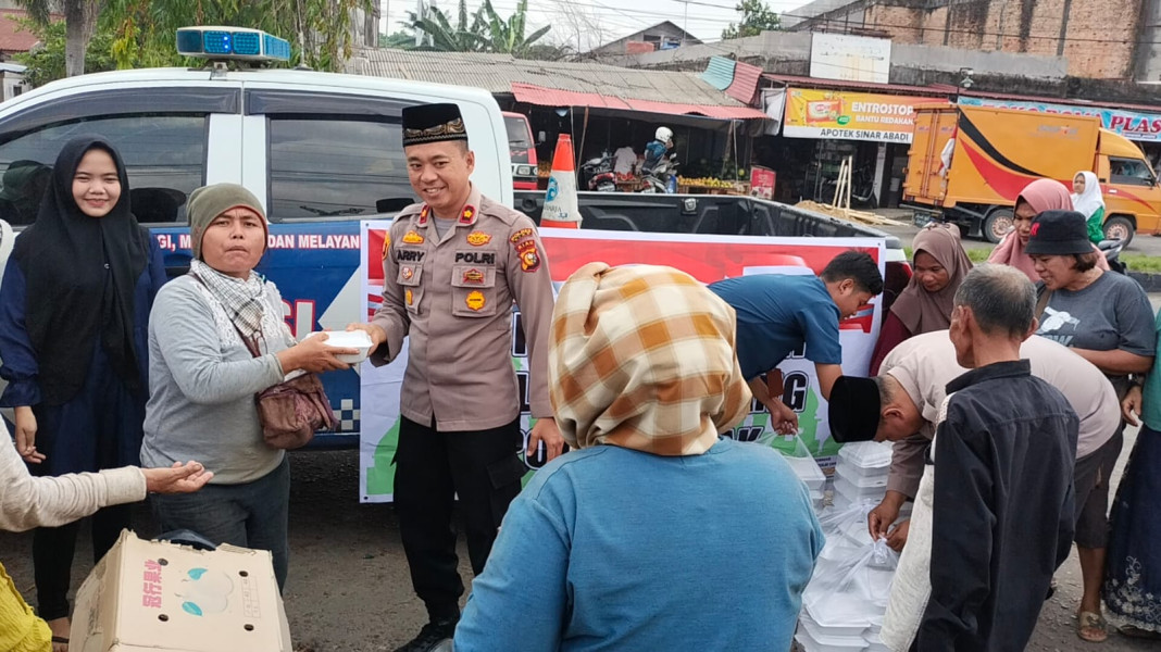 Jajaran Polsek Koto Gasib Berkeliling Masjid Dalam Giat Jumat Berbagi