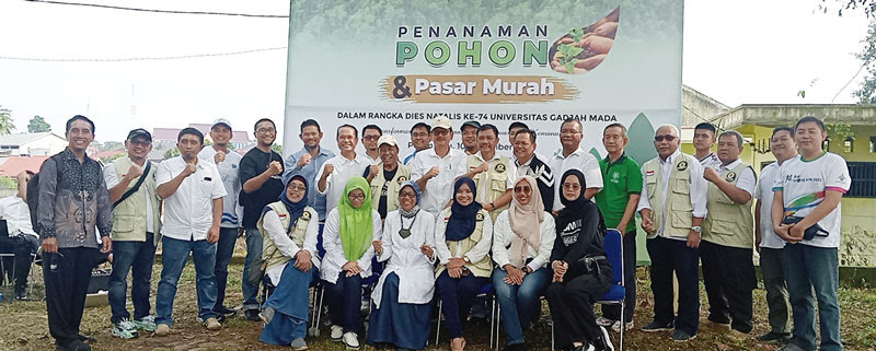 Kagama Riau Tanam 300 Pohon dan Gelar Pasar Murah