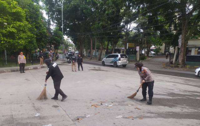 Bidang Humas Polda Riau Gelar Bakti Sosial