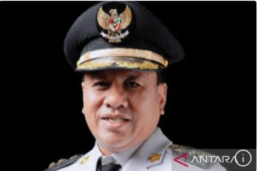 Bupati-Sekda Kuansing menyerahkan diri, dan dibawa KPK dari Soetta