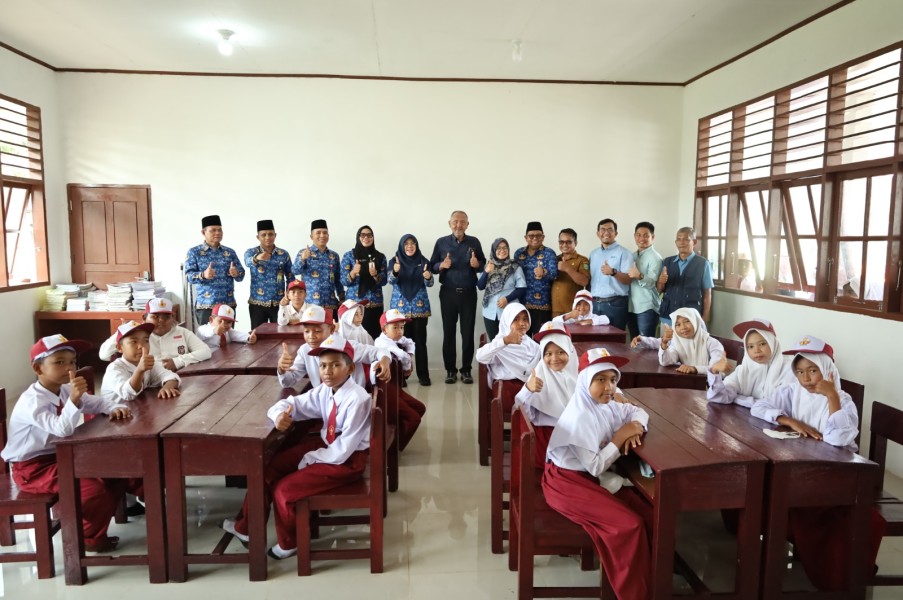 Bupati Afni Wujudkan Harapan Warga, Anak-anak SD Negeri 17 Teluk Lanus Kini Belajar di Ruang yang Lebih Layak