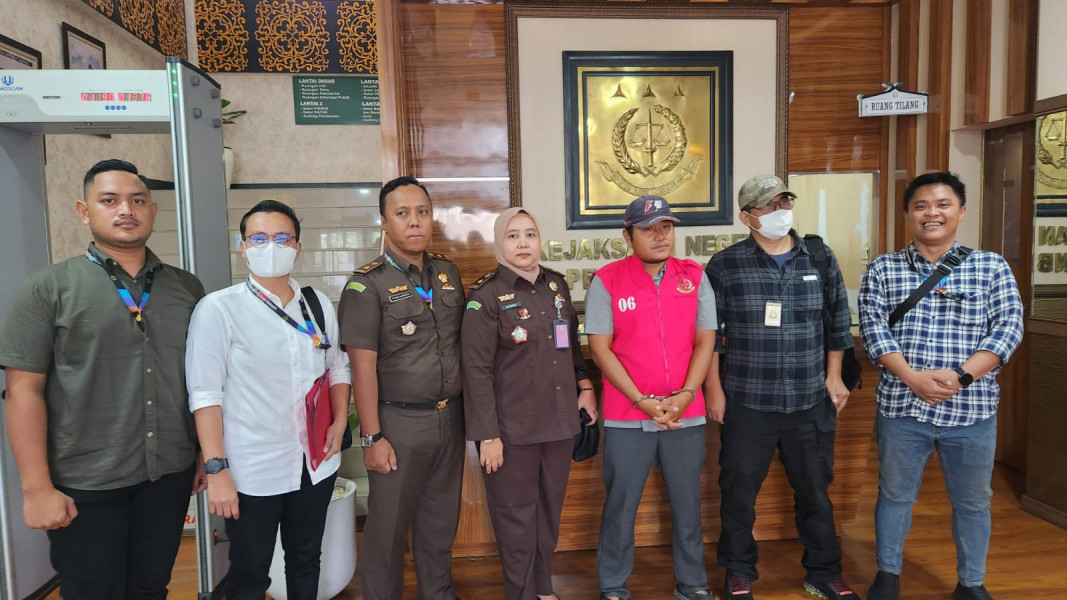 Tim Tabur Kejaksaan Agung RI Lakukan Serah Terima Tersangka ke Kejari Kepulauan Meranti