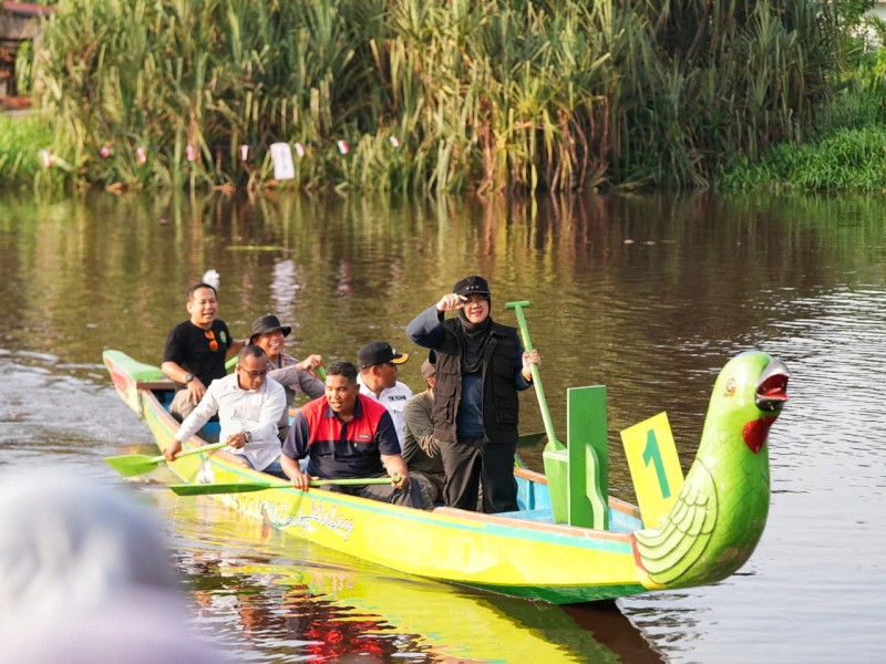Buka Serindit Boat Race 2026, Bupati Siak Soroti Jalan Sungai Mandau dan Janji Perjuangkan Anggaran Pusat