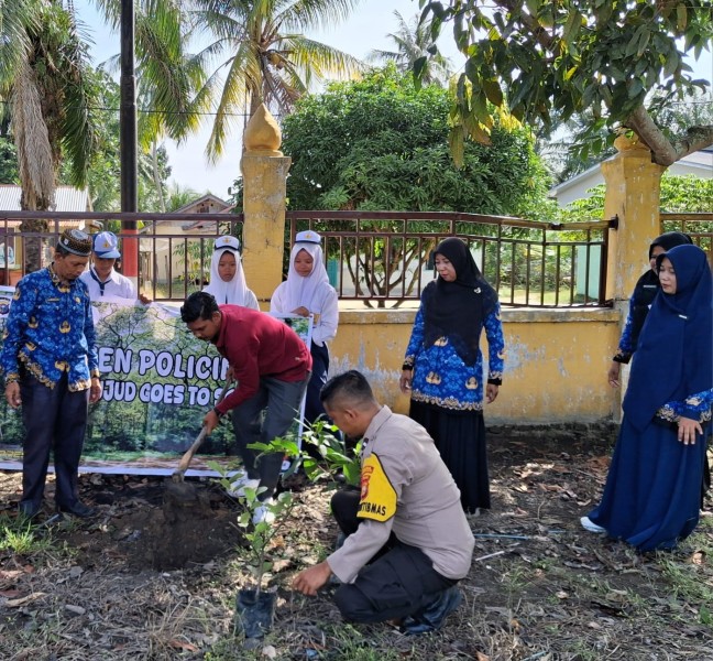 Wujudkan Kepedulian Lingkungan, Polsek Pujud Gelar Penanaman Pohon di Teluk Nayang