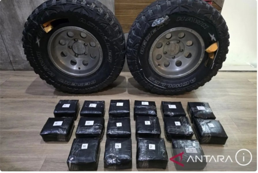 Polisi ungkap peredaran sabu yang disembunyikan dalam ban di Depok