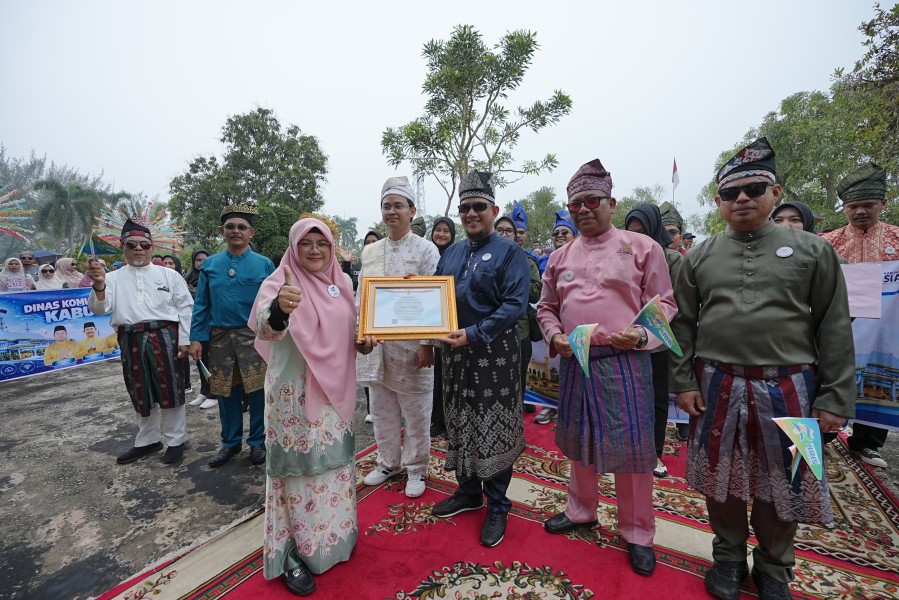 Karnaval Antar Perangkat Daerah, Dinas Kominfo Siak Bawa Pesan Keamanan Digital Lewat Teatrikal
