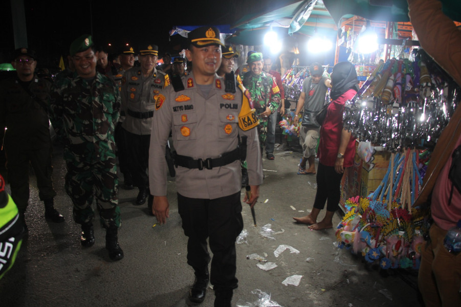 Kapolres Bengkalis Memimpin Patroli Gabungan untuk Pengamanan Tahun Baru-2024 di Wilayah Kabupaten Bengkalis