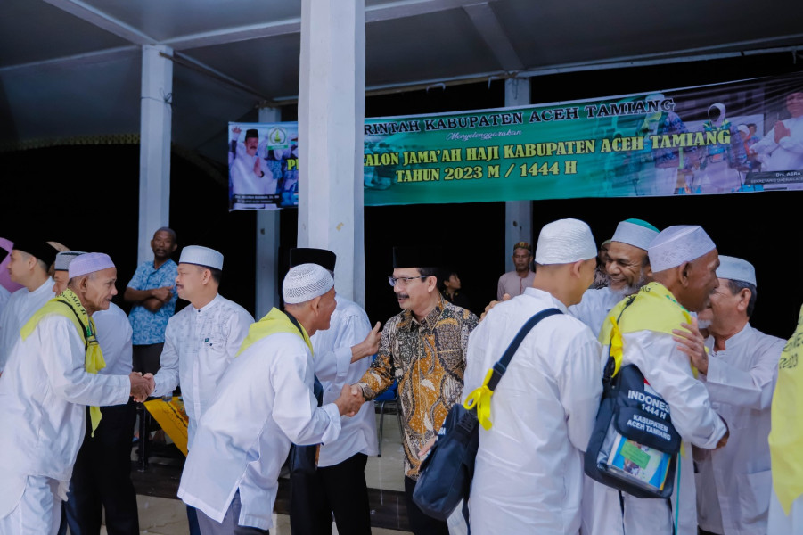 Pj Bupati Meurah Budiman Antar 147 Calon Haji Aceh Tamiang