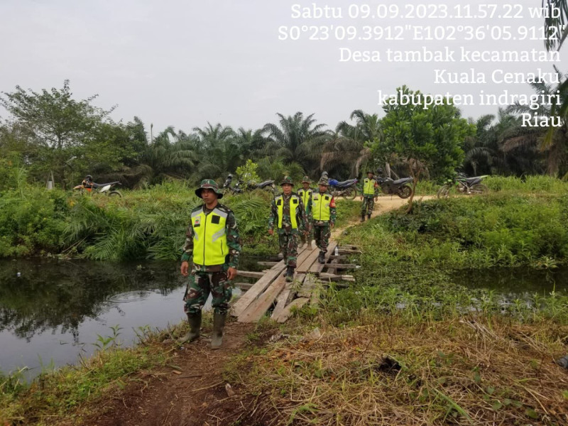 Jaga Karhutla, Koramil 01/Rengat Patroli dan Sosialisasi di Wilayah Binaan