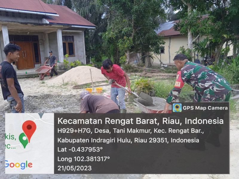 Pembuatan Lening Parit Untuk Antisipasi Luapan Air Akibat Curah Hujan Babinsa Bersama Warga Goro