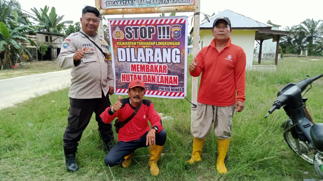 Melalui Pemasangan Spanduk, Polsek Minas Polres Siak Polda Riau Gencar Sosialisasikan Larangan Karhutla