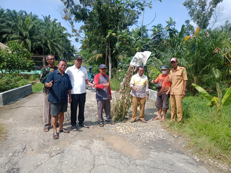 Bibir Jembatan di RT 001/RT 001 Pirdam Jalur I Rusak, ini Penyebabnya !