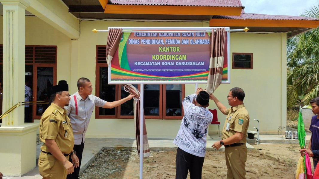 Kadis pendidikan rohul Apresiasi zulfahrianto Kades Sontang Bangun gedung uptd pendidikan kecamatan bonai darusalam Gunakan Dana Pribadi