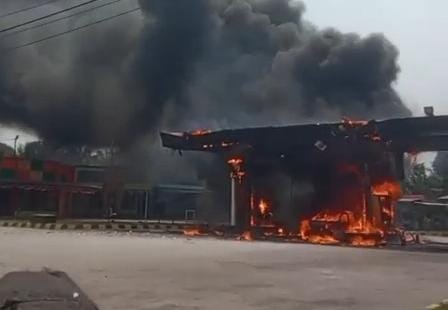 SPBU di Pelalawan Terbakar, Api Diduga Dipicu Korsleting Mobil Saat Isi BBM