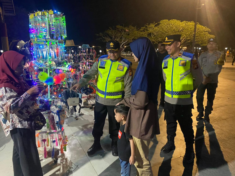 Kapolres Siak AKBP Asep Sujarwadi Pimpin Langsung Pelaksanaan Blue Light Patrol di Wilayah Siak