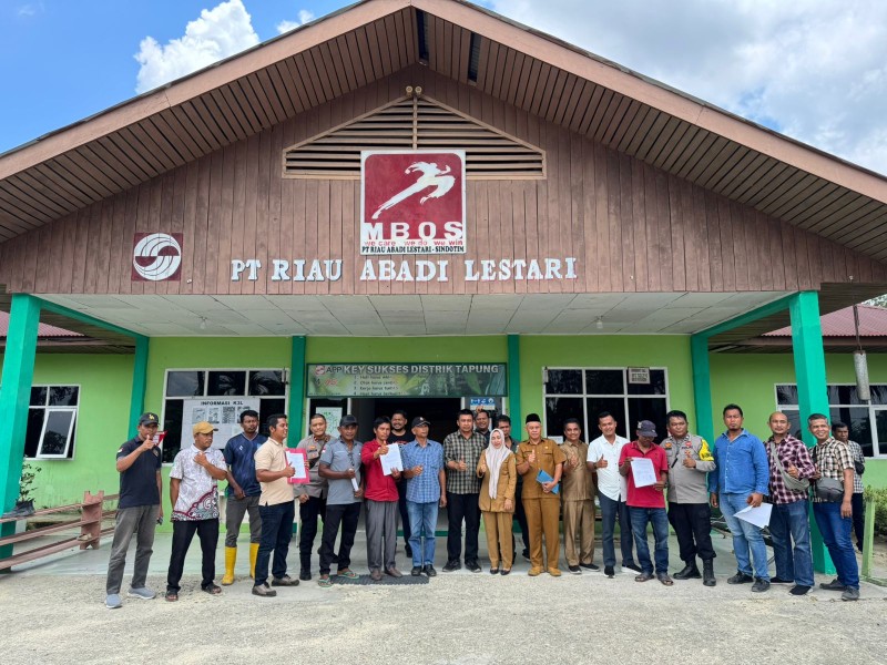 Tuntut Realisasi CSR dan Kuota Tenaga Kerja Lokal, Masyarakat Tutup Akses Jalan PT. Arara Abadi