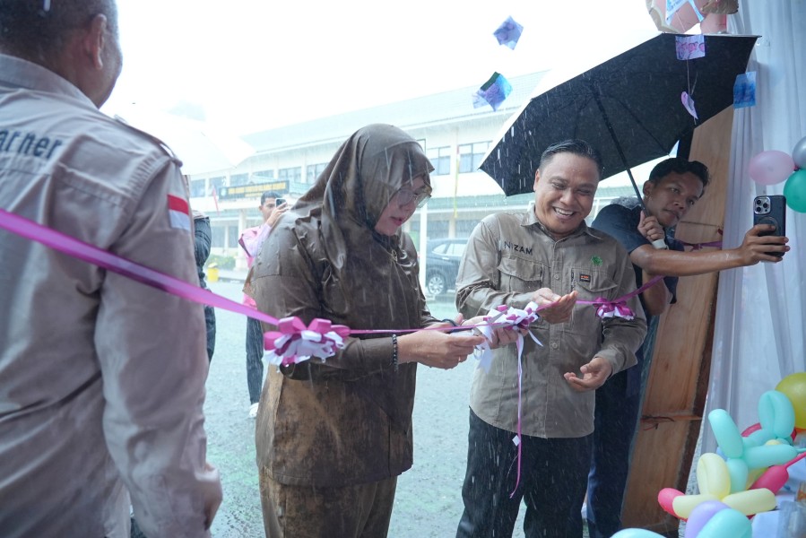 Bupati Afni Buka Gema Pros dalam Kondisi Basah Kuyup
