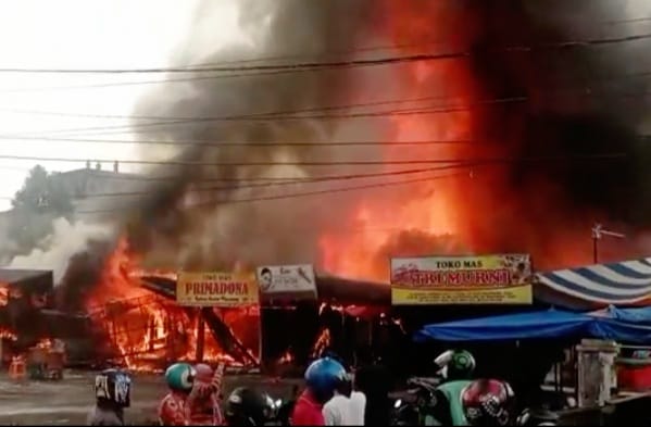 Pasar Cik Puan Kebakaran, Puluhan Kios Pedagang Hangus Dilalap Sijago Merah