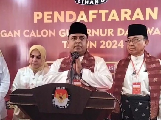 Diiringi Ribuan Massa, Nasir - Wardan Resmi Mendaftar Sebagai Calon Gubernur - Wagub Riau