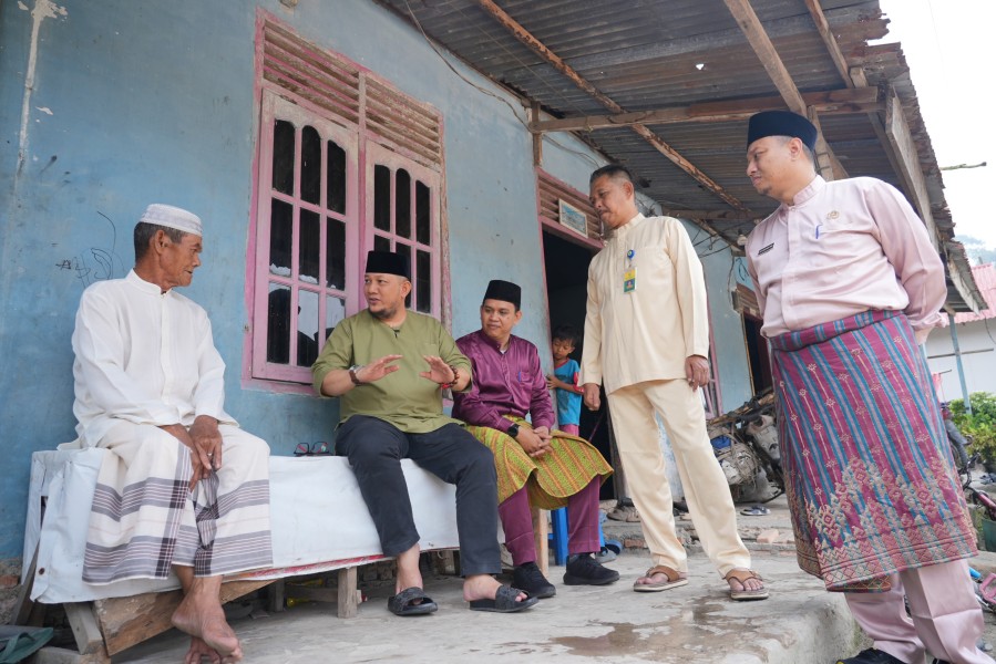 HUT ke-27 Kabupaten Siak, Diskominfo Salurkan Sembako untuk Lansia dan Warga Membutuhkan